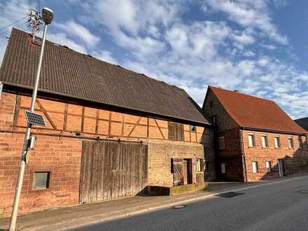 Ehemaliges Bauernhaus mit Scheunengebäude