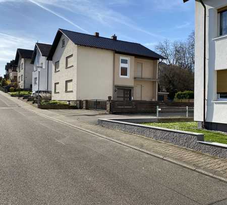 Attraktive und neuwertige 5-Raum-Wohnung mit Balkon in Dielheim