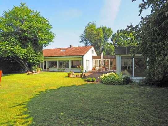 Herrliche Villa auf großem Anwesen mit Einliegerwohnung und weiterem Baufenster in Kirchheim