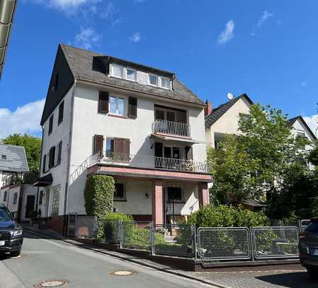 KEINE KÄUFERPROVISION! Großes, sehr gepflegtes Wohnhaus in Selters-Münster zu verkaufen.