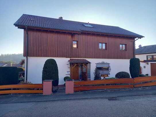 Großzügiges 2 Familienhaus in ruhiger Lage