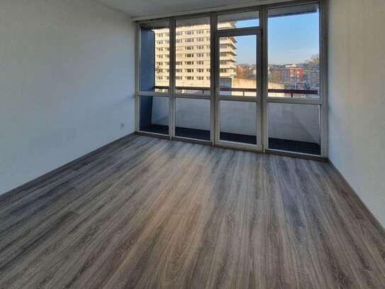 Zentral mit Ausblick über Mülheim! 2-Zimmer-Wohnung im 14. Obergeschoss!