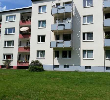 Provisionsfreie helle 3-Zimmerwohnung mit Balkon in bevorzugter Wohnlage Refrath- Kippekausen