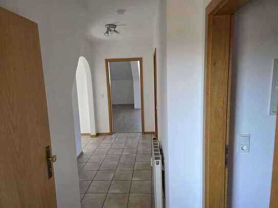Schöne helle 3-Zimmer Wohnung im 2.OG. mit Stellplatz