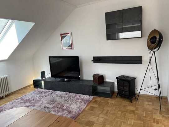 Die perfekte Wohnung, neu renoviert, 2,5 Zi. DG, Whg. teilmöbliert, ca. 65m² Wohnfl. Balkon