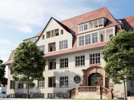 Moderne 2-Zimmer-DG-Wohnung im Altbau mit Loggia und EBK; Erstbezug nach Sanierung