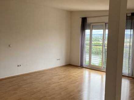 Geschmackvolle DG-Wohnung mit 3 Zimmern in Kelsterbach
