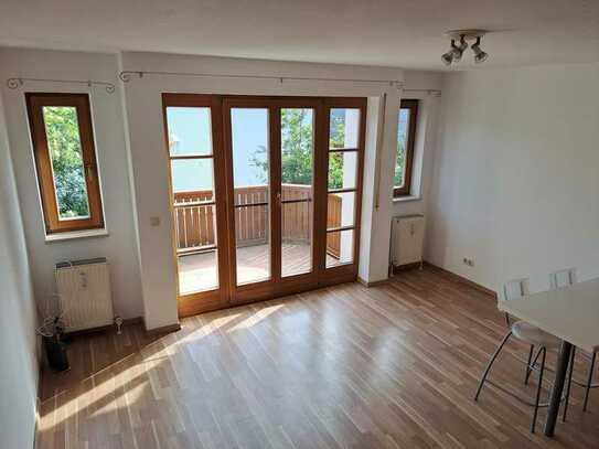 Stilvolle, gepflegte 2-Zimmer-Maisonette-Wohnung mit Balkon und EBK in Planegg