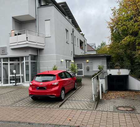 Tiefgaragenstellplatz in kleiner sauberen Anlage