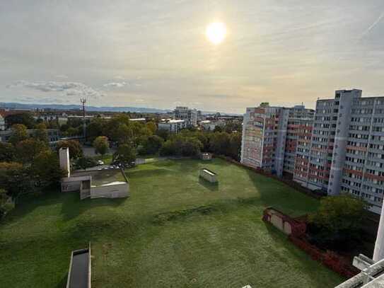 Großzügige Einzimmer-Wohnung über den Dächern von Mannheim