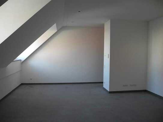Stilvolle, neuwertige 3-Raum-DG-Wohnung mit gehobener Innenausstattung in Wolnzach
