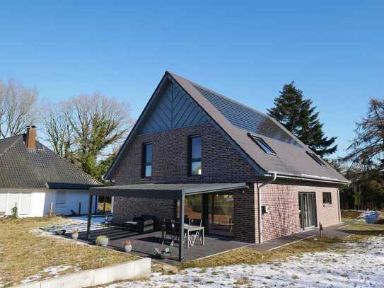 Neugebautes Einfamilienhaus - Hochwertig ausgestattet & energieeffizient mit eigenem Stromspeicher