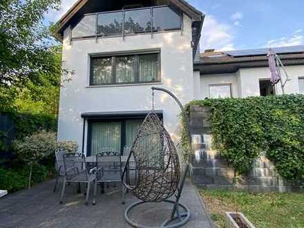Freistehende 1 bis 3 Familienhaus wartet auf Sie!