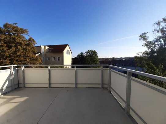 Wohnen in Freiberg! Schöne helle Dachgeschosswohnung mit Balkon und Tageslichtbad!