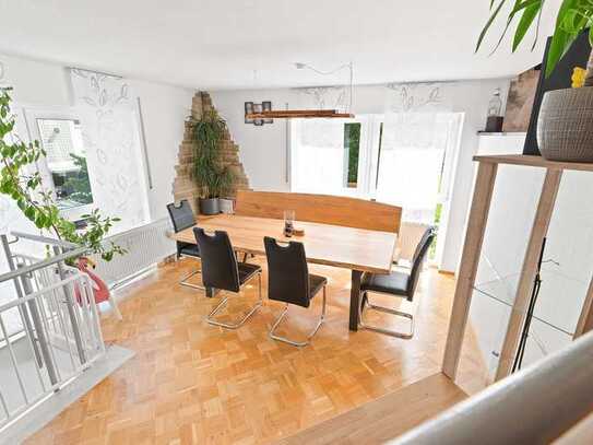 Moderne Wohnung auf zwei Etagen mit Parkettboden, Terrasse & Balkon in Leonberg-Eltingen