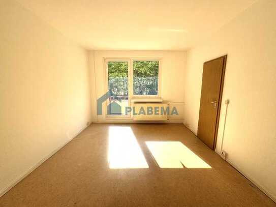 2-Zimmer-Wohnung mit Wannenbad und Balkon in Renovierung