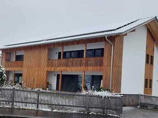 Neuwertige 3-Zimmer-Wohnung im Energiesparhaus mit Balkon und Einbauküche in Kirchweidach