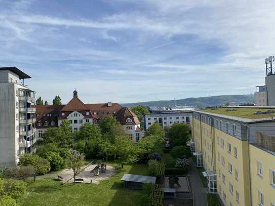 Vollständig renovierte 2-Zimmer-Penthouse-Wohnung mit Dachterrasse und Fernsicht in Bad-Cannstatt