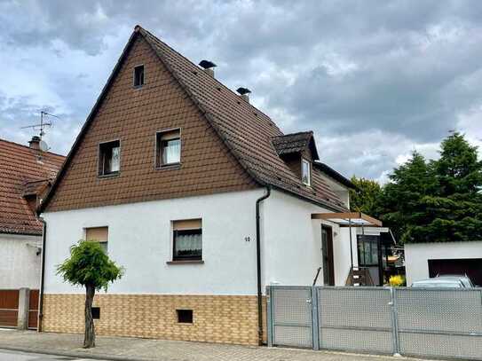 Massives 1-2 Familienhaus mit erheblichem Ausbaupotential und schönem Garten