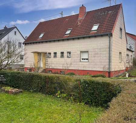 Geräumige 5ZKB-Erdgeschosswohnung mit Garten und Garage – Wohnen mit Stil und Komfort