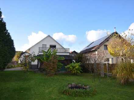 Renovierungsprojekt mit Potenzial: Einfamilienhaus mit weitläufigem Garten