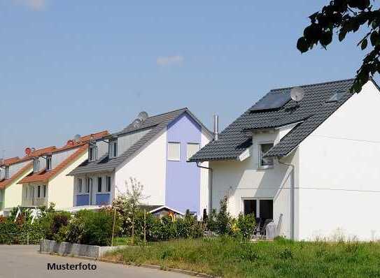 Wohnung, Gebäude einer ehem. Tischlerei, Garage