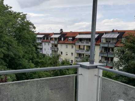 Zentrale 2-Zimmer-Dachgeschosswohnung mit Balkon in Freilassing