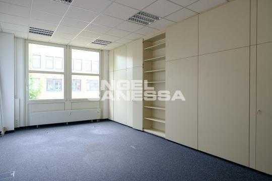 Effiziente 295 m² Bürofläche mit Einbauschränken - prov-frei !!!
