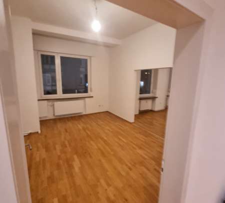 Kernsanierte 5-Zimmer-Wohnung mit gehobener Innenausstattung im Saarlandstraßenviertel