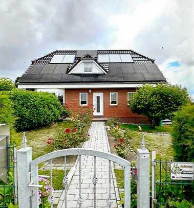 EFH/3 Garagen/gr. Außenpool/Solarthermie/PV-Anlage/Kaminofen/Grdst. 1765 m² in Rolofshagen