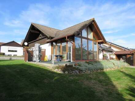 Einfamilienhaus mit ELW in ruhiger und sehr sonniger Ortsrandlage zw. Bogen u. Schwarzach