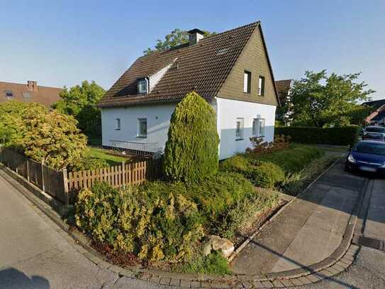 Großes Eckgrundstück mit freist. Haus in bester Lage