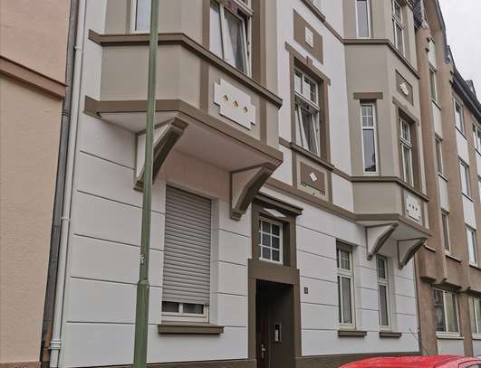 Stilvolle 2-Raum-Wohnung mit gehobener Innenausstattung mit Balkon und EBK in Neuss