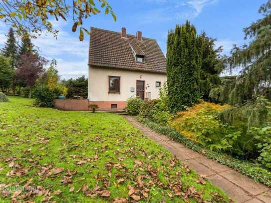 Charmantes freistehendes EFH mit Garage und 1500 m2 Grundstück