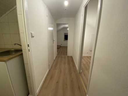 Schnuckelige 2-Zimmer-DG-Wohnung mit Einbauküche in Korb