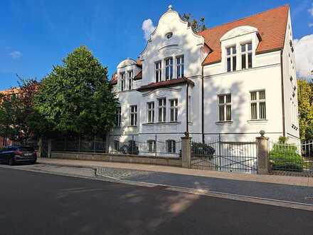 Repräsentative Villa mit Gewerbeeinheit!