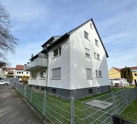 Helle Dachgeschosswohnung mit neuer EBK