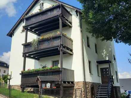 Wunderschöne Wohnung mit drei Zimmern, Balkon und Rundumblick über das Erzgebirge in Crandorf