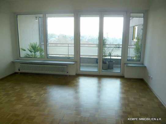 Helle, 2 Raum-Wohnung, Küche, Bad, separates WC, großer Balkon, Stellplatz in Essen-Kettwig