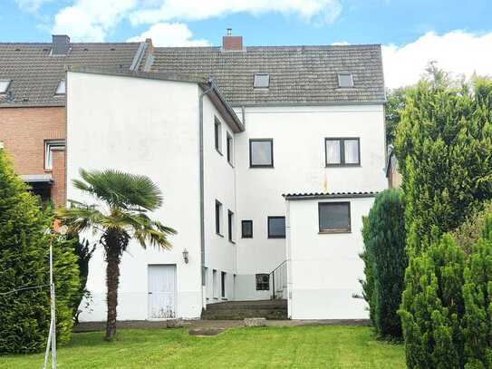 Charmantes, großzügiges Ein-/Zweifamilienhaus mit riesigem Garten in Erftstadt Nähe Köln