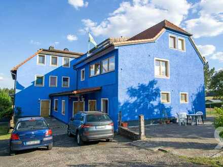 Sehr gepflegtes und attraktives Mehrfamilienhaus mit Baugrundstück in Erbendorf