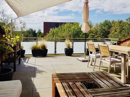 Schöne drei Zimmer Wohnung mit großer Dachterrasse in Süd-West Lage