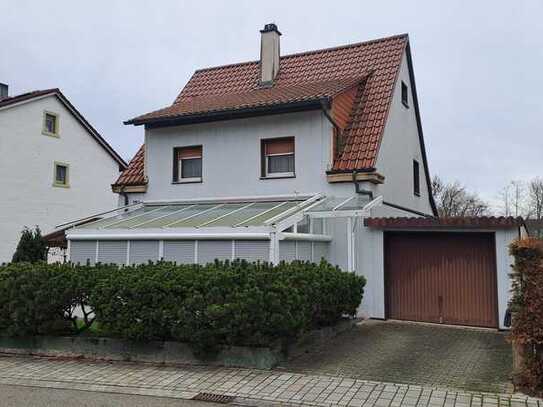 Einfamilienhaus mit schönem Garten in der Nähe der Stadtbahn in Zaisenhausen zu verkaufen!