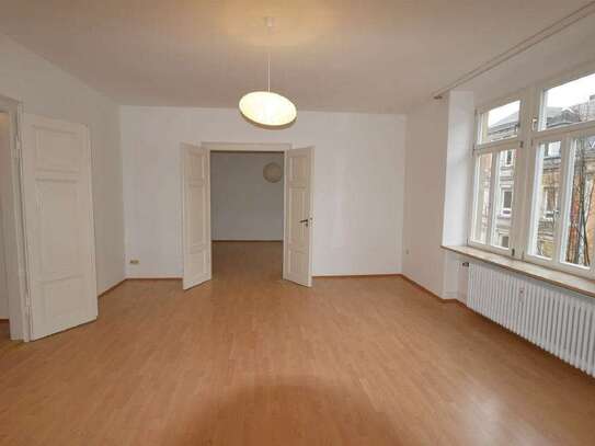 Ideal für Wohnen und Arbeiten unter einem Dach: 5,5-Zimmer-Altbau-Wohnung in der Mohrenstraße