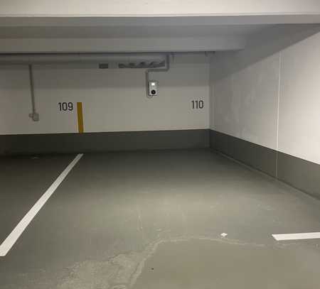 Großer Tiefgaragenstellplatz mit Wallbox zum Laden von E-Auto