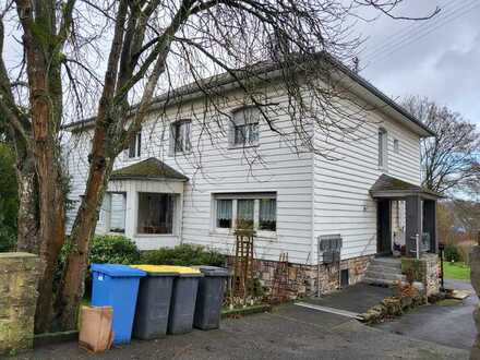 Attraktives Megrfamilienhaus mit sehr großem Grundstück