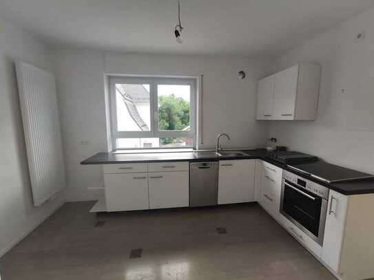 Renovierte 4-Zimmer-EG-Wohnung ca 97 m² mit EBK und großer Terrasse mit Pergola in 89134 Blaustein