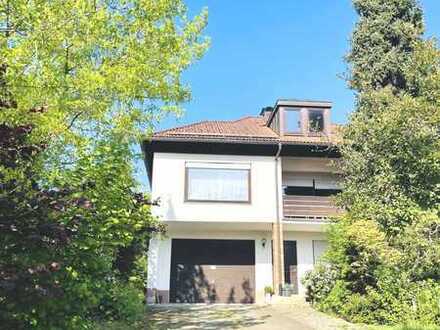 Großzügiges Einfamilienhaus mit großem Garten, Terrassen, Loggia und Garage