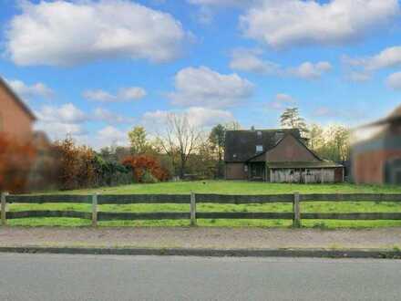 Ansprechende Anlage: Ca. 2.200 m² Bauland mit Einfamilienhaus sowie ca. 2.300 m² Waldfläche