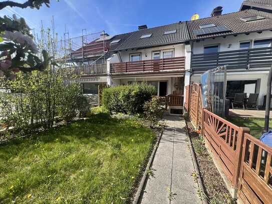 Reihenmittelhaus mit südausgerichteten Garten, Balkon, Kamin, Einzelgarage in Lützenkirchen!